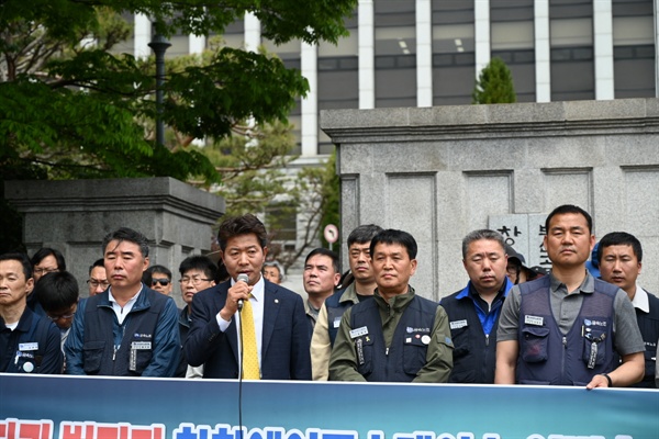 여영국 국회의원이 지역방산산업 발전 정책방향을 설명하며 한화의 부당노동행위 중단을 촉구했다.  