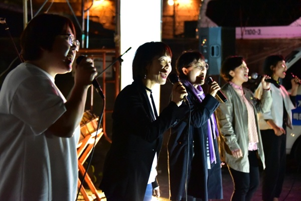 부산 여성회 회원들로 구성한 '용감한 언니들' 공연
