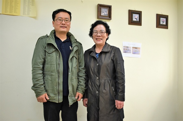 김용순, 임홍재씨는 일요일마다 수원시외국인복지센터 베트남어교실을 다니며 베트남어와 문화를 배우고 있다.
