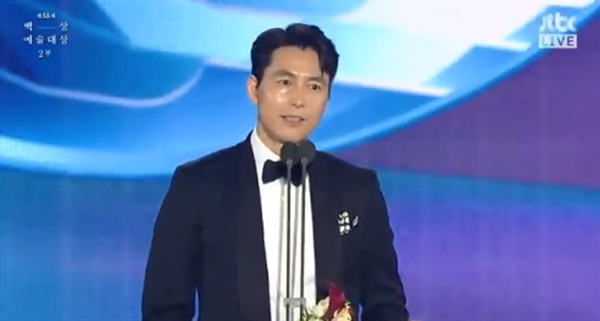  제55회 백상예술대상 방송 화면. 배우 정우성은 이날 영화부문 대상을 수상했다. 