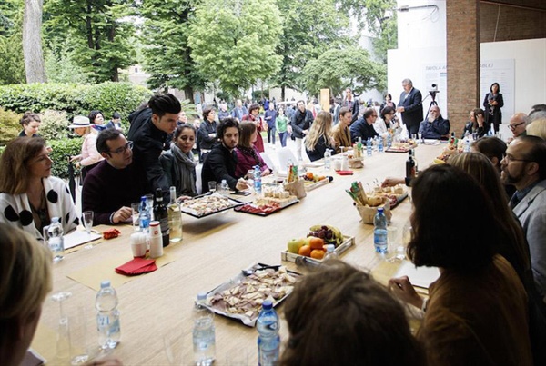 지구촌 문화 전쟁터이면서 세계적 축제의 장인 베니스비엔날레의 오픈 테이블(Tavola Aperta)의 현장