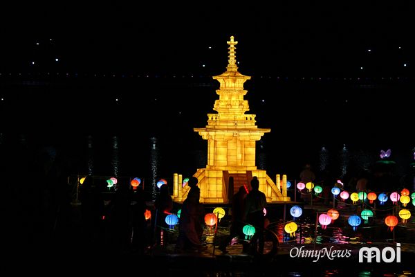 경주 형산강 연등문화축제 현장 모습