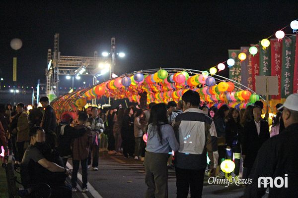 경주 형산강 연등문화축제 현장 모습