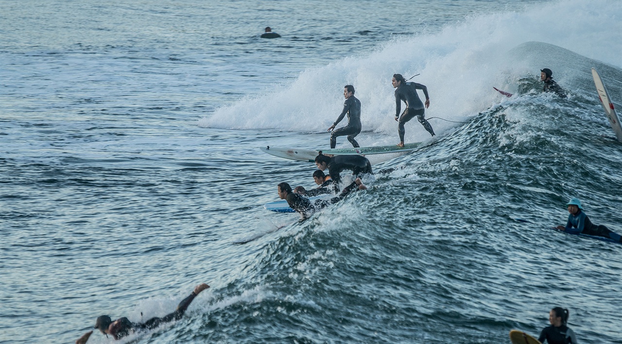  <죽도 서핑 다이어리>의 한 장면