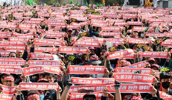  지난 4월 13일 'ILO(국제노동기구) 핵심협약 비준 촉구 총궐기대회'가 열렸다. 특수고용노동자들이 노동기본권을 보장받아야 한다는 목소리가 터져나왔다.