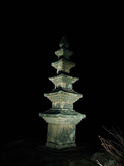 높이 3.3m. 석가모니의 진신 사리를 봉안한 석탑으로 보물 제1832호로 지정되었다.