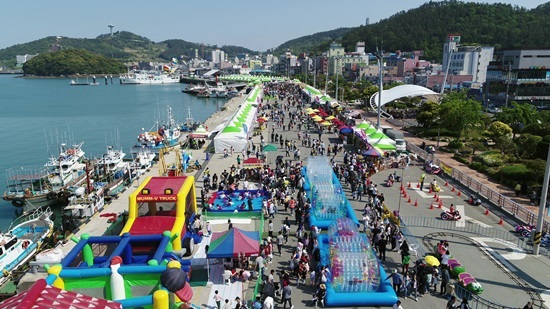2019 완도 장보고수산물축제 현장 항공 촬영. 축제 기간 동안 총 8만 명이 축제장을 찾았다.
