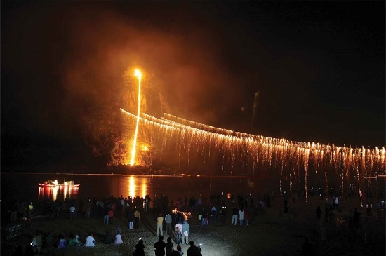 10, 11일 하회마을 만송정에서 옛 선비들이 즐기던 ‘줄불놀이’가 재현됐다. 