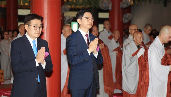 김경수 경남지사는 12일 통도사에서 열린 부처님 오신날 봉축 법요식에 참석했다.