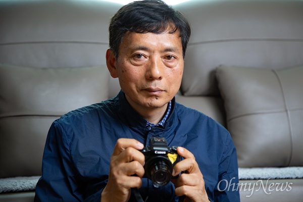 5.18민주화운동 당시 '고등학생 시민군'으로 활동한 김향득(57)씨. 현재는 5.18민주화운동의 흔적을 카메라에 담는 '오월의 사진가'로 활동하고 있다.