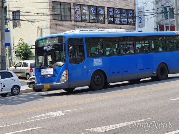 대구 시내버스 노조는 임금 4.0% 인상과 정년 63세 연장에 합의하고 오는 15일 예정이던 파업을 철회했다.