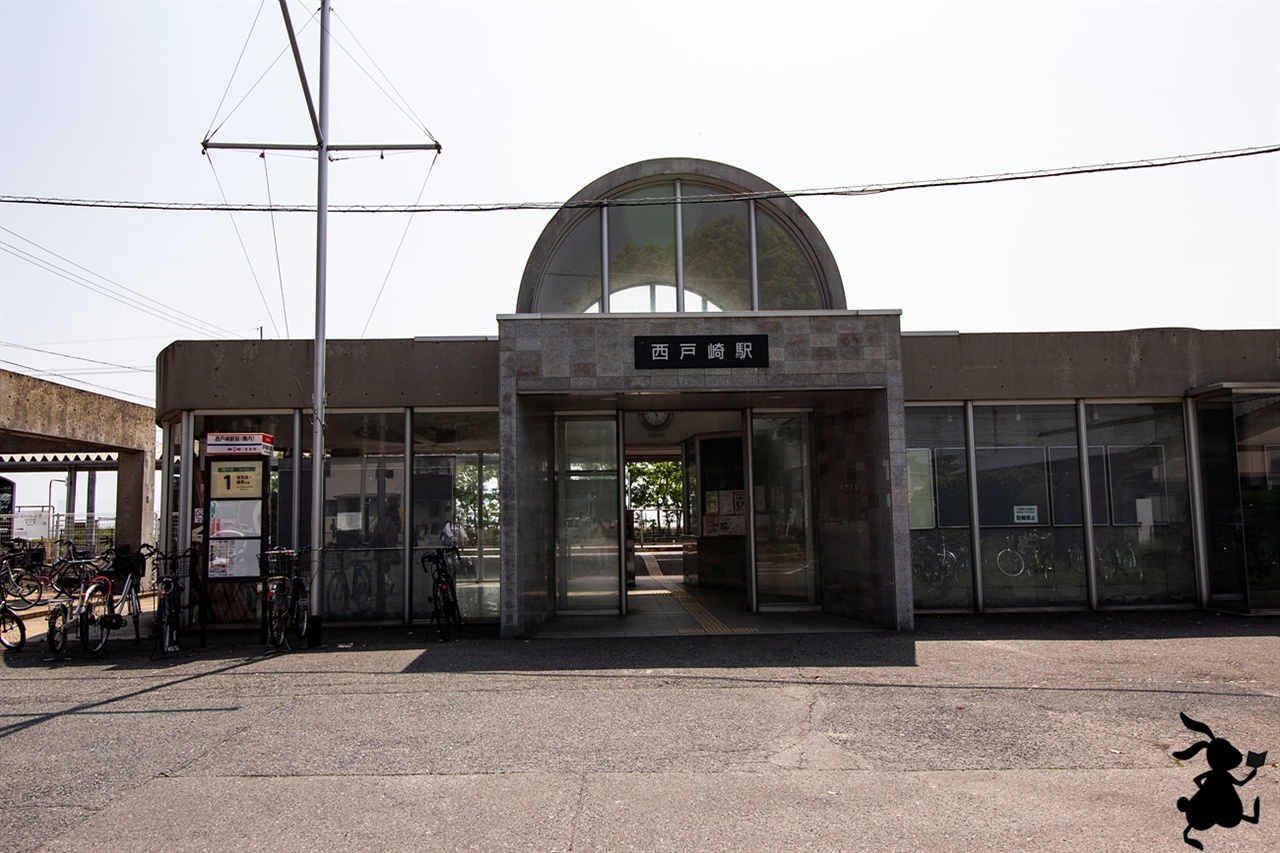 종착역인 사이토자키 역 우미노나카미치 해변공원의 서쪽 출입구가 사이토자키 종착역 부근이다.