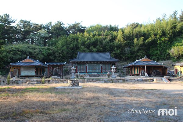 경주 낭산 마애보살삼존좌상이 모셔져 있는 중생사 독서당지 모습