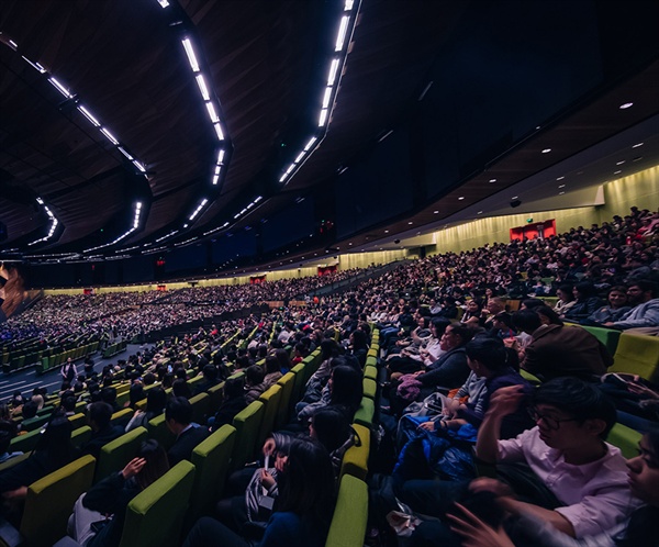  이루마 호주 콘서트, 멜번 컨벤션 센터는 3800 석을 가득 채우며 성황을 이뤘다.
