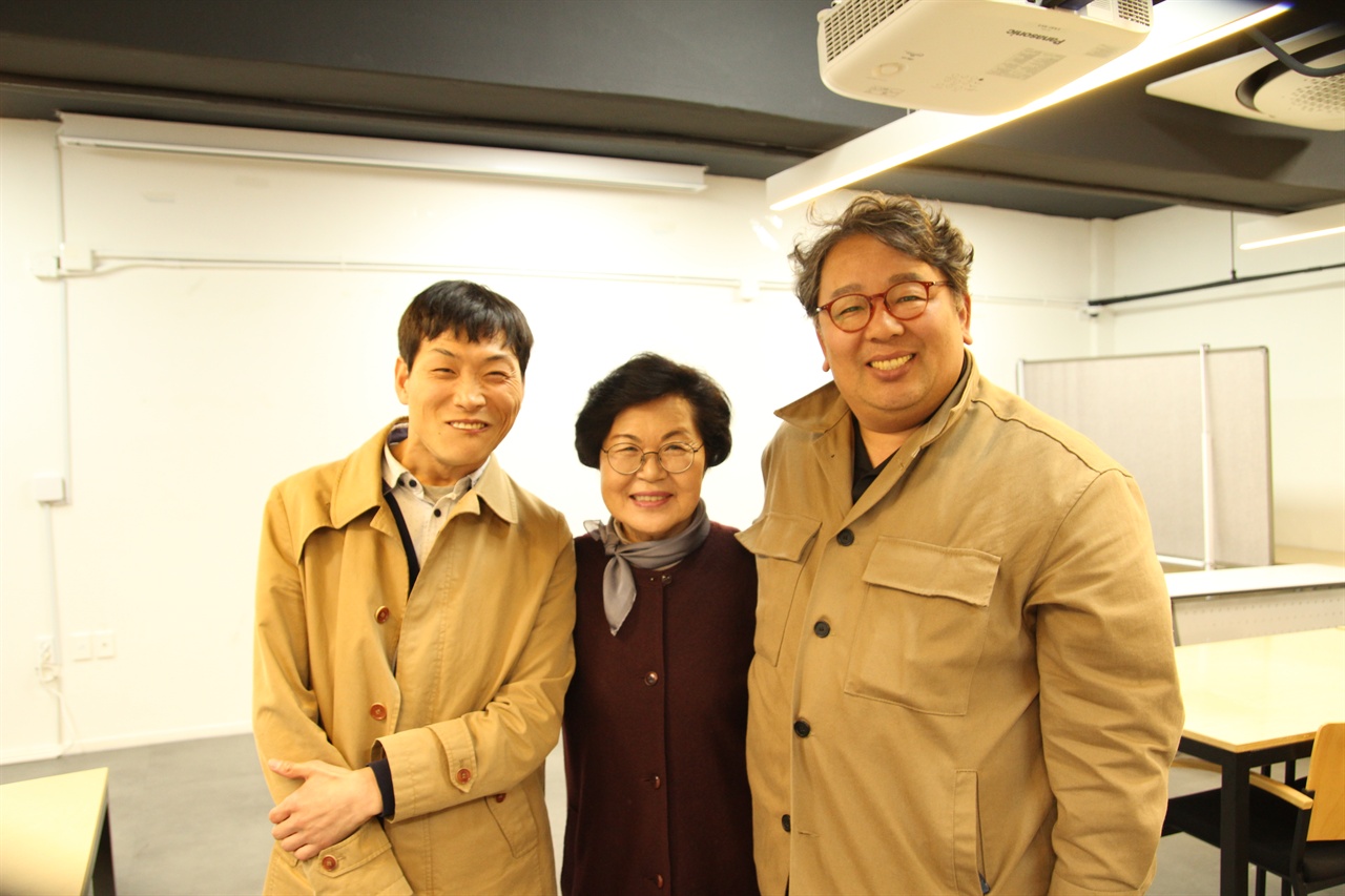 왼쪽부터 당진시중증장애인자립생활지원센터 동준석 소장, 이명희 단장, 박근식 지휘자