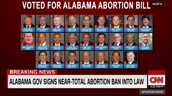 초강력 낙태 금지법에 찬성한 미국 앨라배마주 공화당 소속 남성 상원의원들을 보도하는 CNN 뉴스 갈무리.