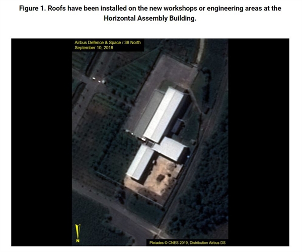 미국 북한전문매체 <38노스>가 16일 낸 동창리 미사일 엔진 시험장 동향 보고에서 제시딘 조립식 가건물 사진.