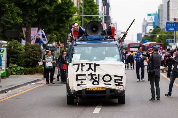 제39주년 5·18민중항쟁 전야제, 80년 5월 광주를 재현하고 있다.