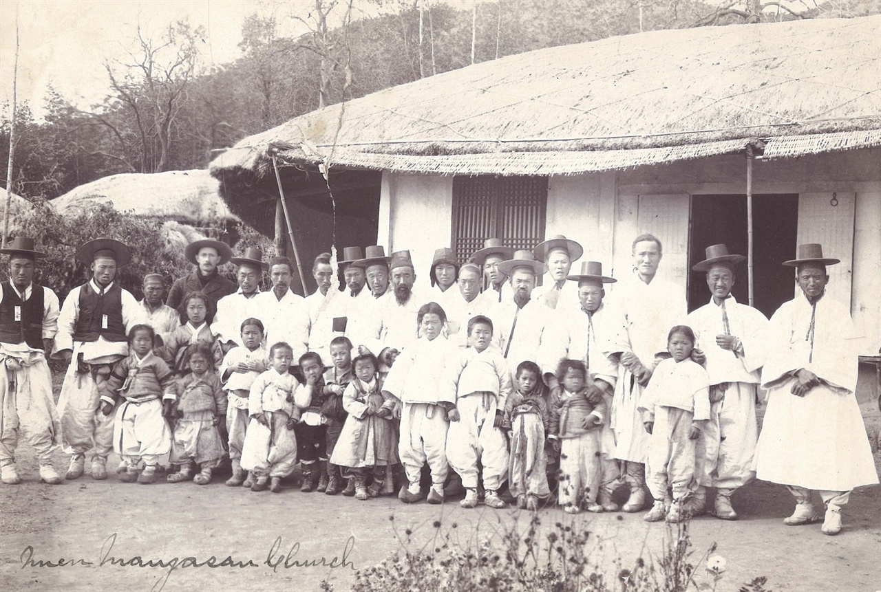 대야 만자산교회 남신도 단체사진(1904년 촬영)