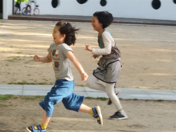 김 교수는 "시대의 변화를 인정하고 아이를 한 명의 인격체로 존중해주시고 간섭하지 말고 아이를 믿어주세요.”라고 말했다.