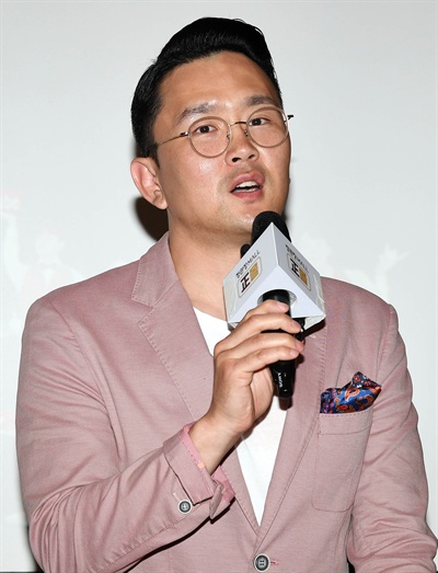  22일 서울 중구의 한 호텔에서 열린 '2019 코미디위크 인 홍대' 기자간담회에서 개그맨 윤형빈이 답변하고 있다.