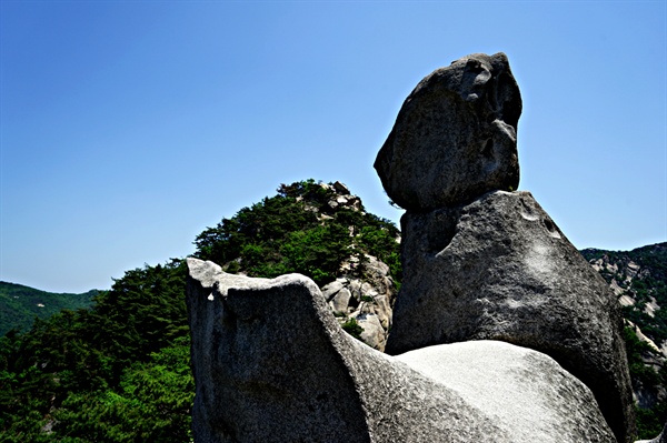 의상봉능선에서 만난 기묘한 바위