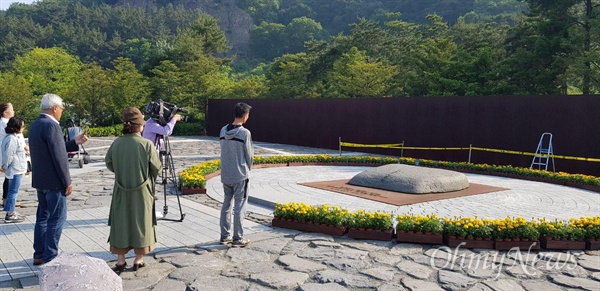 5월 23일 아침 김해 봉하마을 고 노무현 전 대통령 묘역.