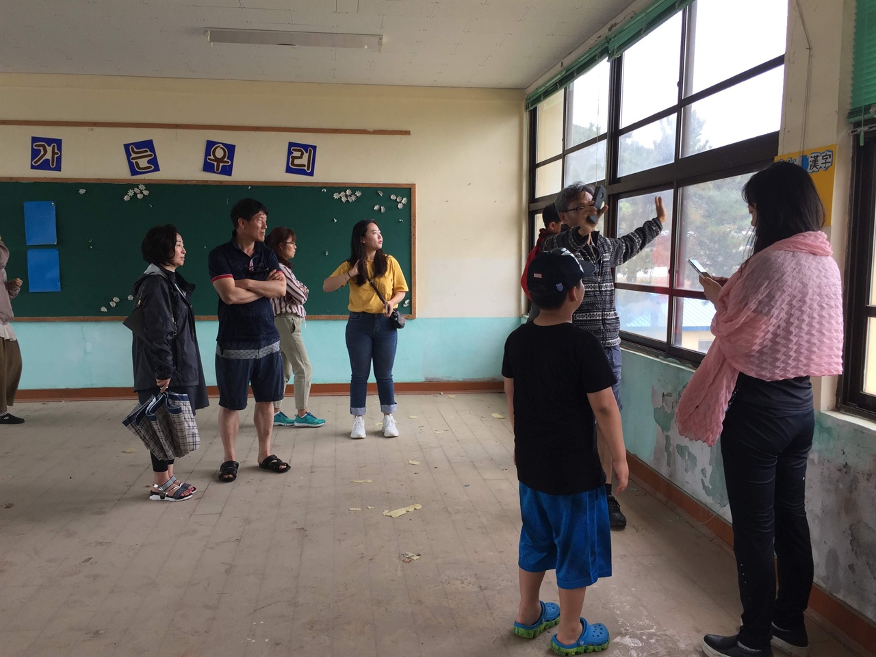 인생학교의 본교가 될 곳 본교 캠퍼스는 도초도의 수국공원 바로 앞에 위치할 예정이에요. 100명이 동시에 머물고 지낼 수 있는 공간을 꾸밀 예정인데요, 그 꿈을 말씀하시는 선생님에게서도 '꿈'이 묻어나오는 것 같았어요. 