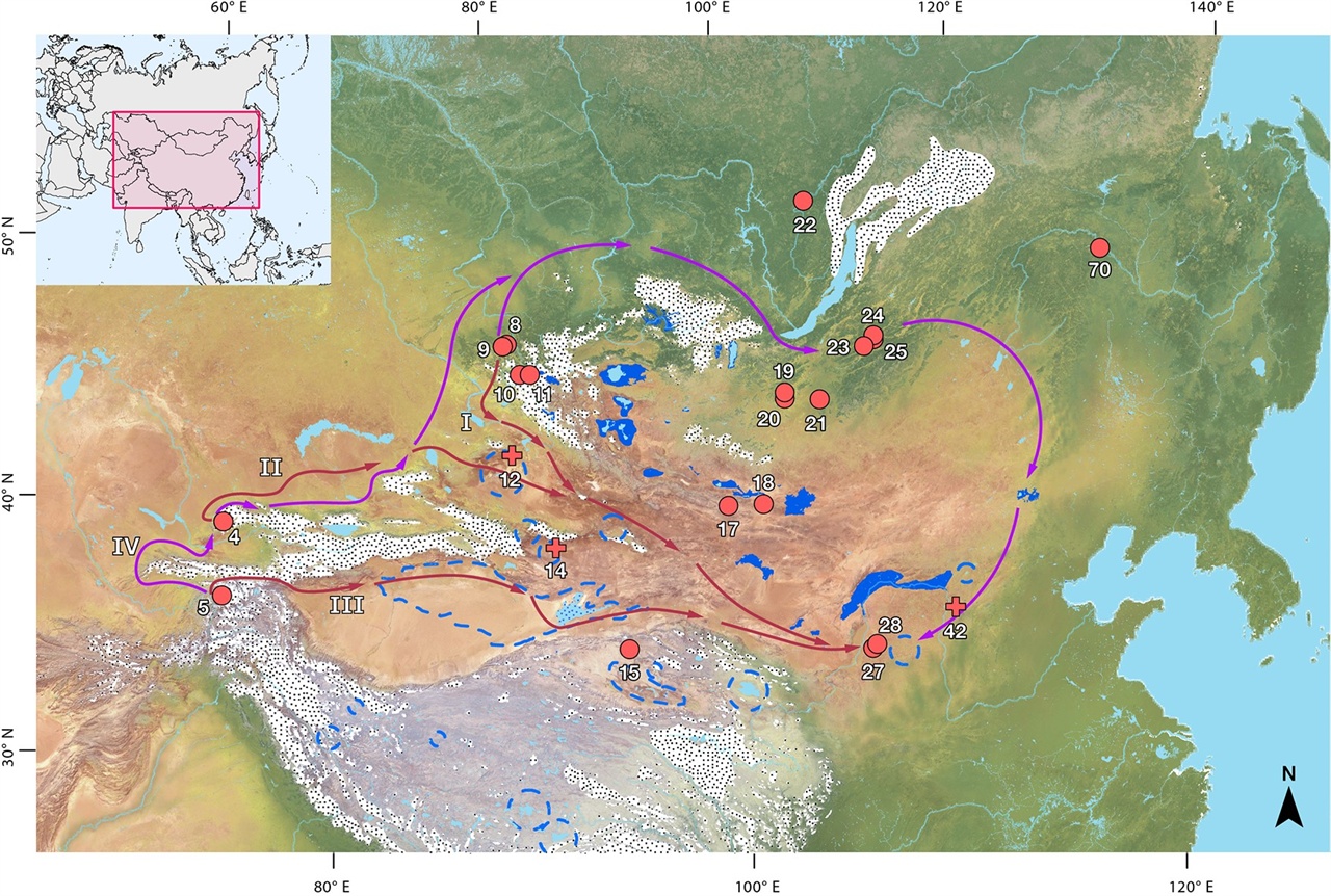 최근 새롭게 제시된 아시아에서 호모 사피엔스의 4개 이동 경로. 알타이 루트(Ⅰ), 천산 루트(Ⅱ), 타림 루트(Ⅲ), 내륙 루트(Ⅳ)로 수만~십수만 년전에 존재했던 강(파란 점선)과 호수(파란색), 그리고 호모 사피엔스의 주거지(빨간 점)를 감안해 구성됐다.