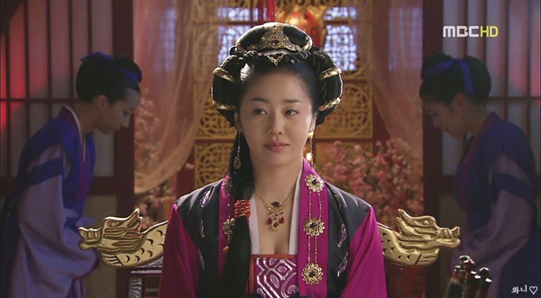  김영현-박상연 작가는 고현정이 연기한 <선덕여왕>의 미실을 통해 악역 캐릭터의 새 장을 연 바 있다.