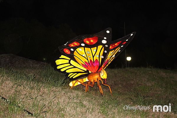 2019 경주세계문화유산 등 축제가 열리는 신라밀레니엄파크 내 곤충 형상(나비)