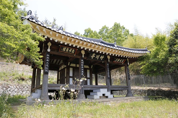 진보적인 민권사상가로 평가받고 있는 죽천 박광전이 공부를 하며 후학을 가르치던 죽천정. 전라남도 보성군 노동면 광곡리에 자리하고 있다.