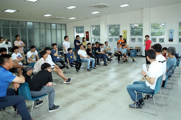 진해남중학교는 6월 1~2일 사이 진해청소년수련원에서 “아버지와 함께 하는 1박 2일 캠프”를 열었다.