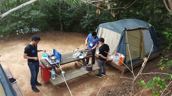 진해남중학교는 6월 1~2일 사이 진해청소년수련원에서 “아버지와 함께 하는 1박 2일 캠프”를 열었다.