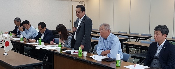 일본 교운노협 스미노 의장이 발언을 하고 있다.