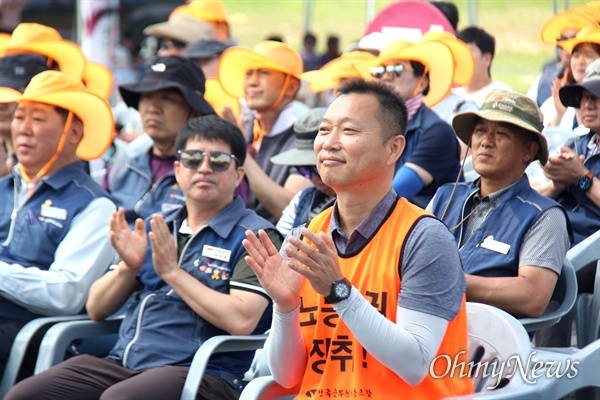 전국공무원노동조합은 6월 8일 오후 창원 용지문화공원에서 "6.9대회 정신계승 18주년 기념식"을 열었다. 김주업 위원장.