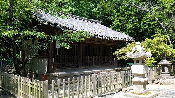 대불 후면 정원에 조선식 건물 '관월당'의 모습이다. 이곳 안에 조선 궁궐에서  가져온 관음조각상이 보존돼 있다.