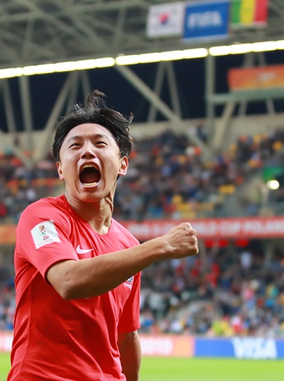 U-20 월드컵 정정용 감독이 이끄는 한국 U-20 축구대표팀이 9일(이하 한국시각) 폴란드 비엘스코비아 시립경기장에서 열린 2019 국제축구연맹(FIFA) U-20 월드컵 세네갈과의 8강전에서 혈전 끝에 3-2로 승리하고 4강진출에 성공했다.