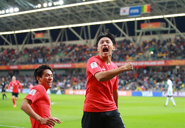 U-20 월드컵 정정용 감독이 이끄는 한국 U-20 축구대표팀이 9일(이하 한국시각) 폴란드 비엘스코비아 시립경기장에서 열린 2019 국제축구연맹(FIFA) U-20 월드컵 세네갈과의 8강전에서 혈전 끝에 3-2로 승리하고 4강진출에 성공했다.