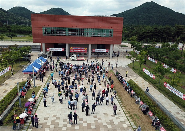 오후 1시부터 공주아트센터고마 앞에서 열린 공주보 해체반대 투쟁위원회 집회에 150여명이 참석했다. 