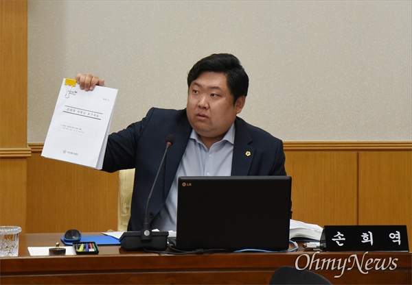 대전복지재단(대표이사 정관성)이 대전시의회 복지환경위원들이 요청하여 제출한' 2018년 불용액 현황 자료'에서 통계 조작했다는 의혹이 제기됐다. 사진은 손희역 대전시의원.