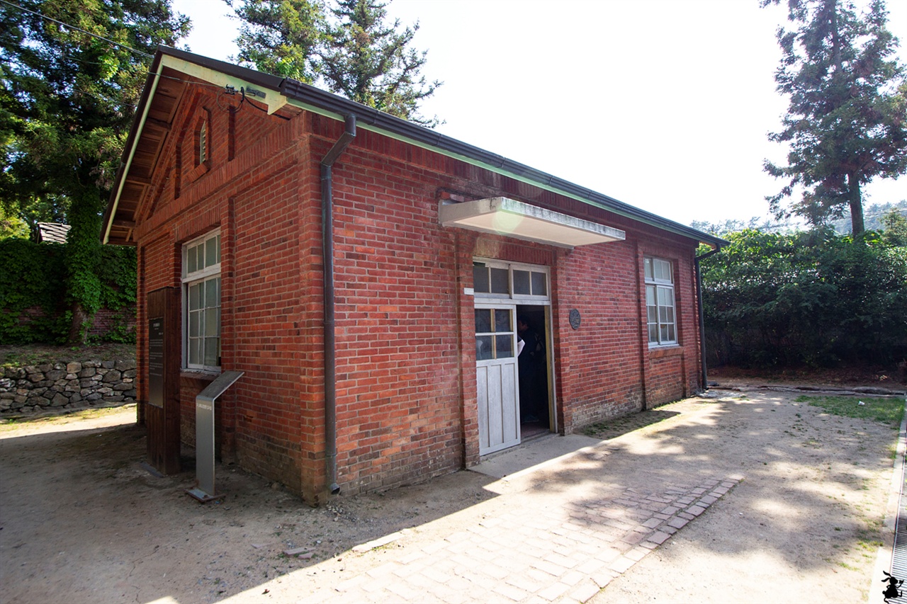 소록도의 검시실 1935년 건립된 검시실(檢屍室, 등록문화재 제66호)을 둘러봤다. 이곳은 해부실로도 사용되었다.