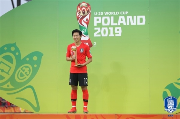  2019 U-20 월드컵에서 '골든볼'을 수상한 이강인