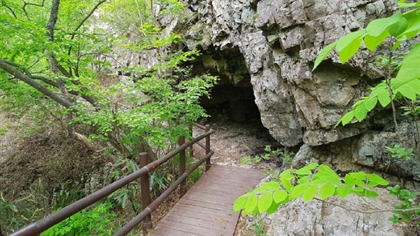 정읍 내장산 조선왕조실록 보존터 중의 한 곳인 용굴암. 전라북도 기념물 제130호
