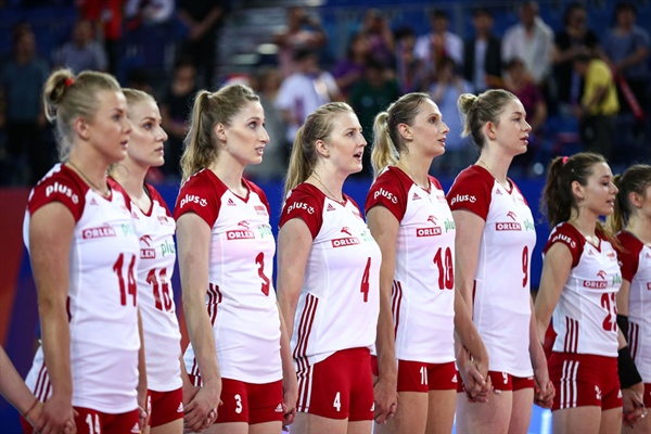  폴란드 대표팀 2019 VNL 경기 모습... 맨 왼쪽(14번)이 세터 보워시