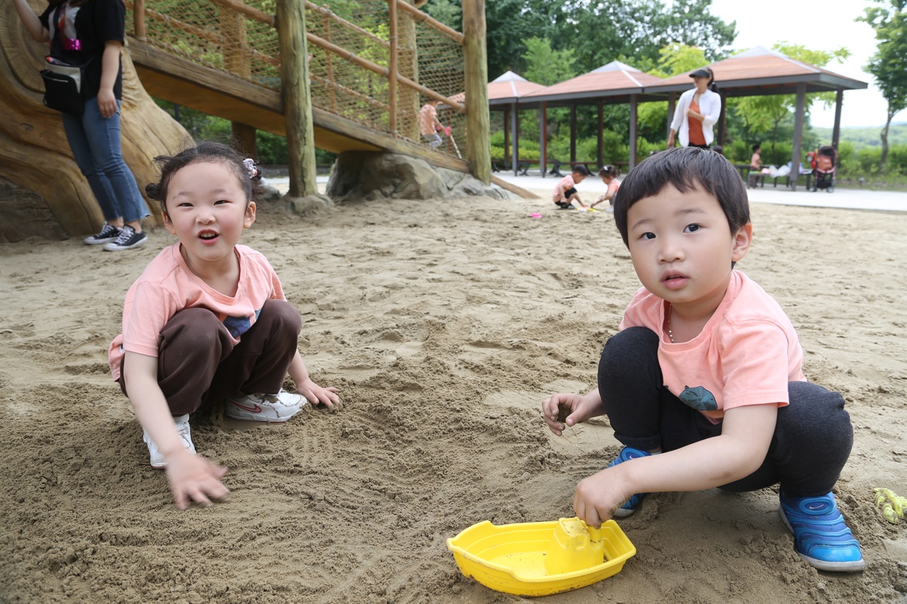 키즈꿈의숲 놀이터에서 만난 당진제일어린이집 원아들