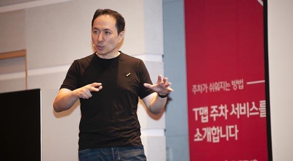 SK텔레콤 장유성 모빌리티사업단장이 19일 열린 간담회에서 주차 솔루션 'T맵 주차'를 설명하고 있다. 
