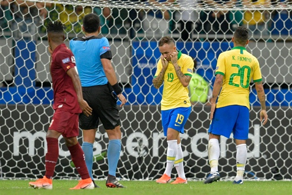  브라질 대표팀은 18일(현지 시각) 브라질 사우바도르의 아레나 폰치 노바에서 열린 2019 코파 아메리카 조별리그 A조 2차전에서 베네수엘라와 0-0으로 비겼다.