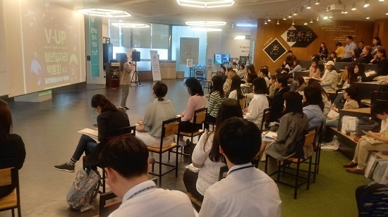 5월 28일 서울 종로구 장교빌딩에서 열린 공연예술일자리 박람회에서 방지영 국제아동청소년연극협회 이사장이 공연기획 직무특강을 하고 있다. 관련분야 지망생 등 300명이 참석했다. 