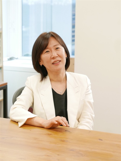  영화 <기생충>의 제작자인 바른손이앤에이 곽신애 대표.